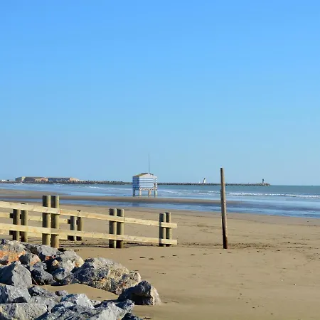 Sur Le Port De *