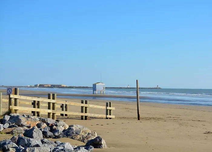 Sur Le Port De *